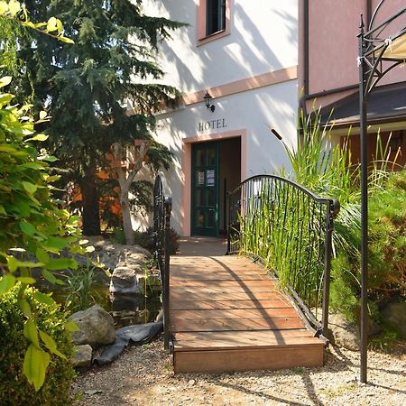 Hotel Via Ironia Vysoké Mýto Bagian luar foto