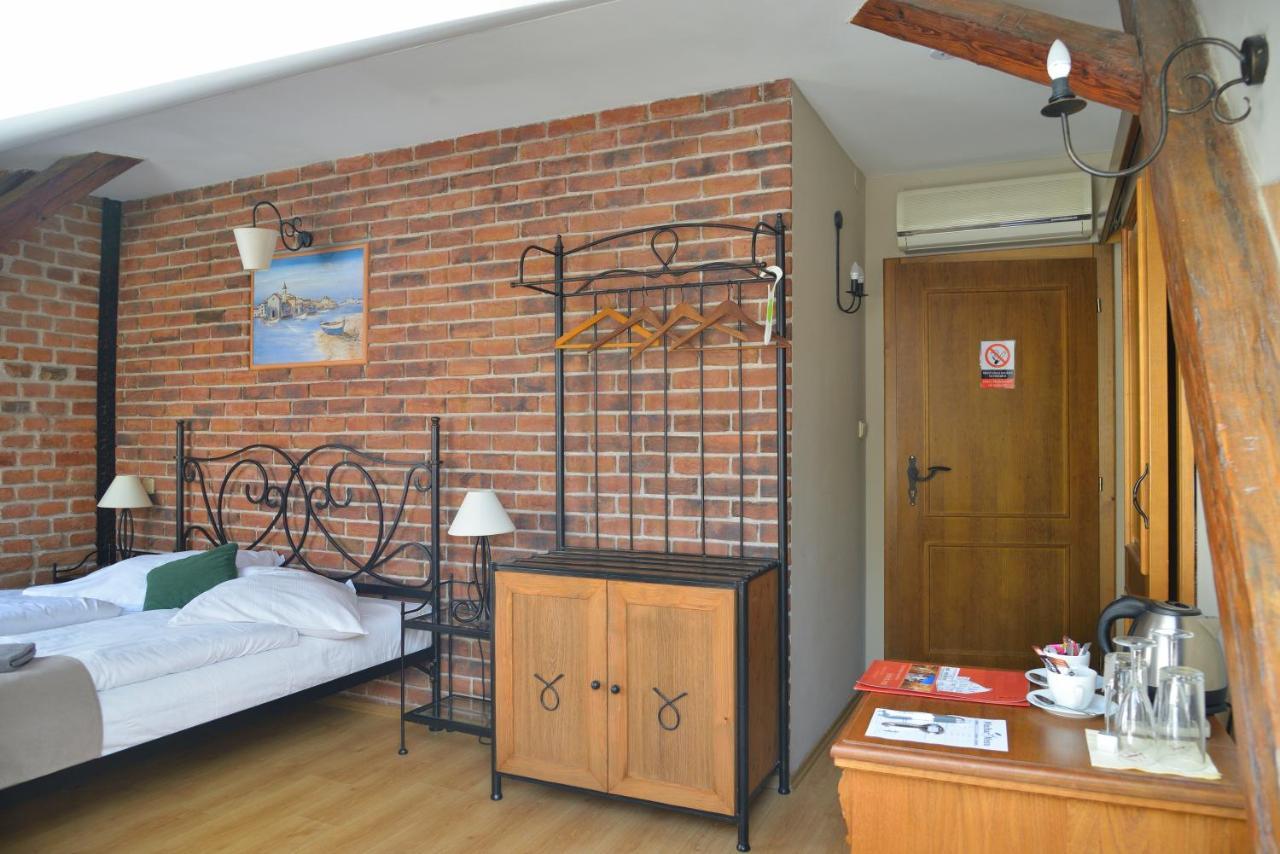 Hotel Via Ironia Vysoké Mýto Bagian luar foto