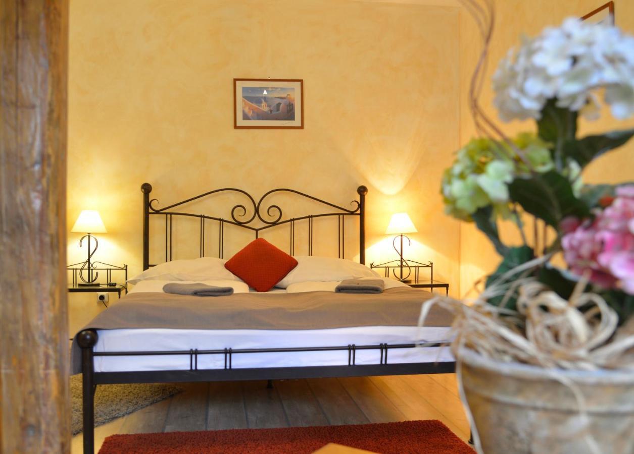 Hotel Via Ironia Vysoké Mýto Bagian luar foto
