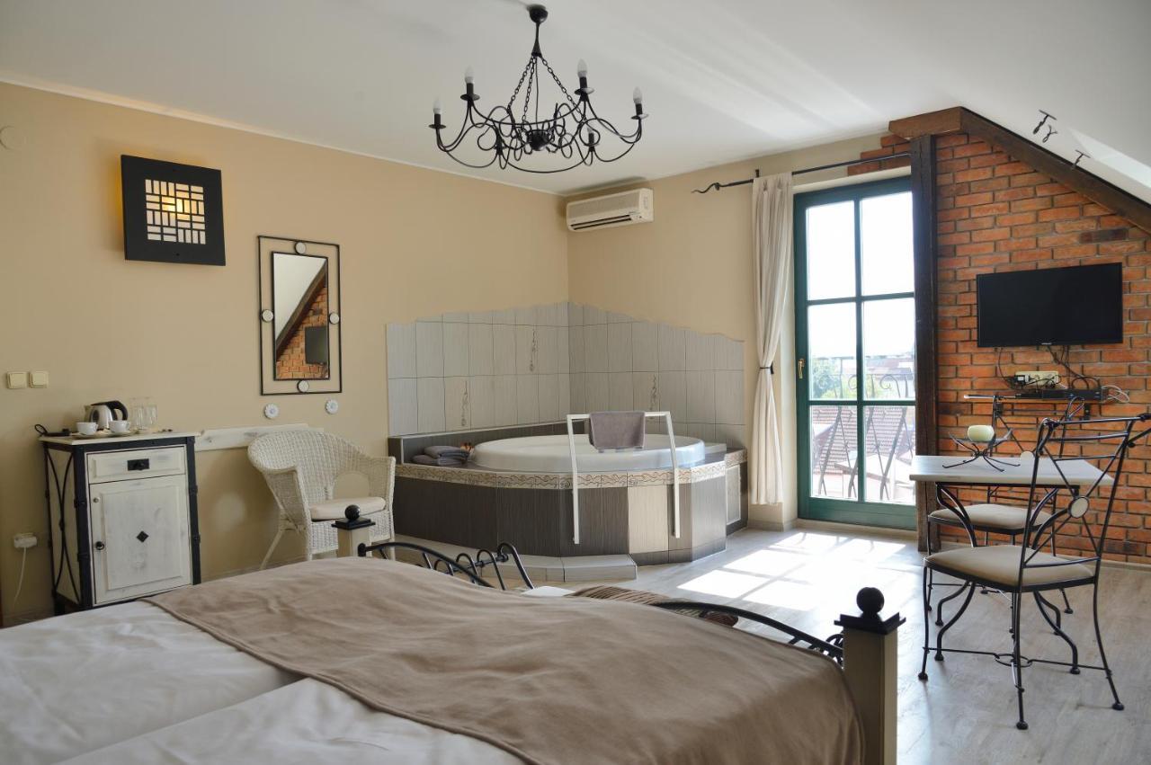 Hotel Via Ironia Vysoké Mýto Bagian luar foto