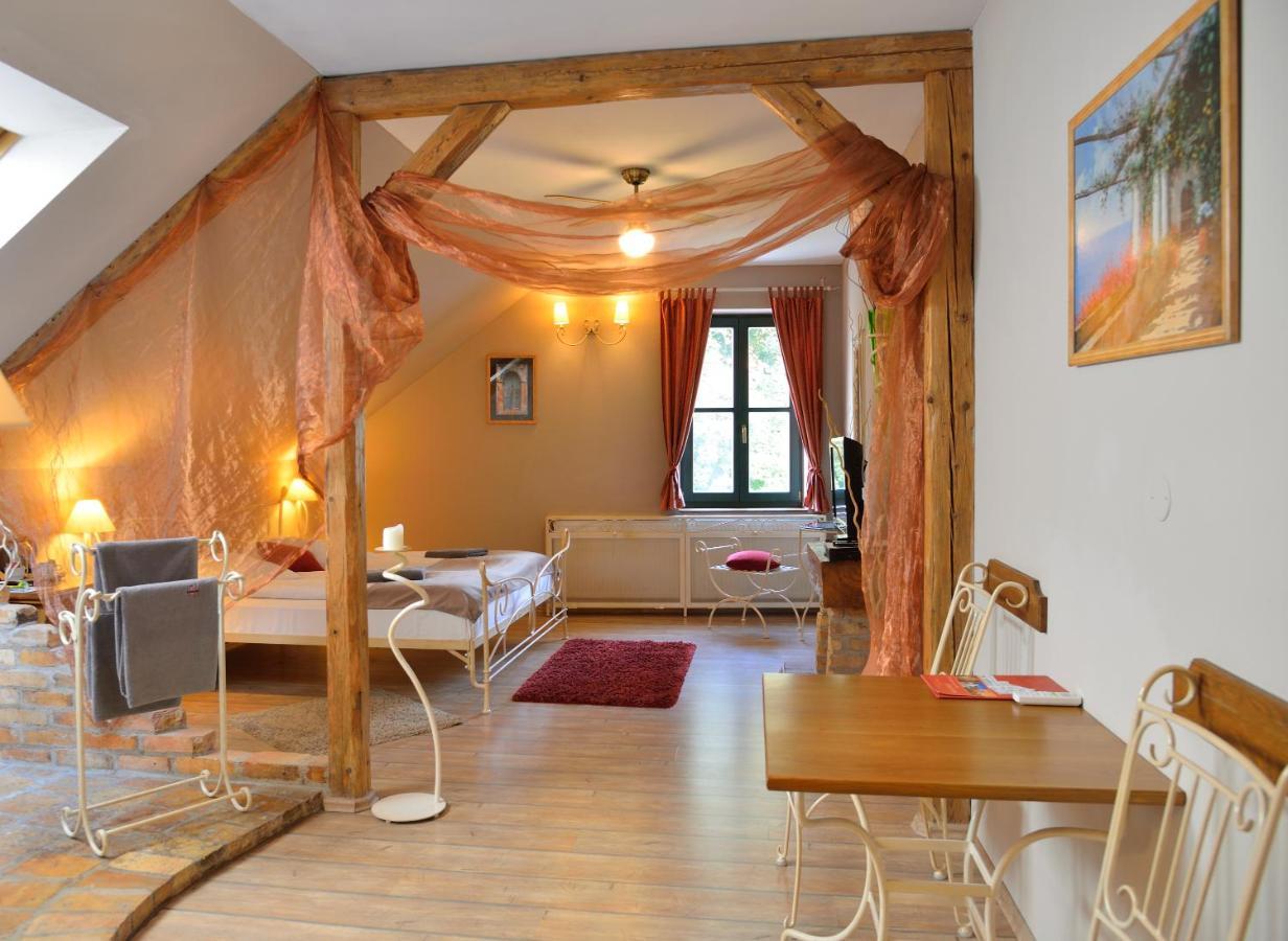 Hotel Via Ironia Vysoké Mýto Bagian luar foto