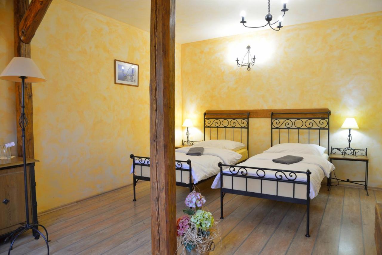 Hotel Via Ironia Vysoké Mýto Bagian luar foto