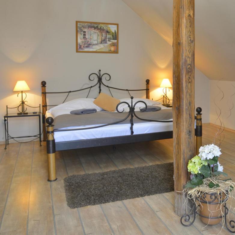 Hotel Via Ironia Vysoké Mýto Bagian luar foto