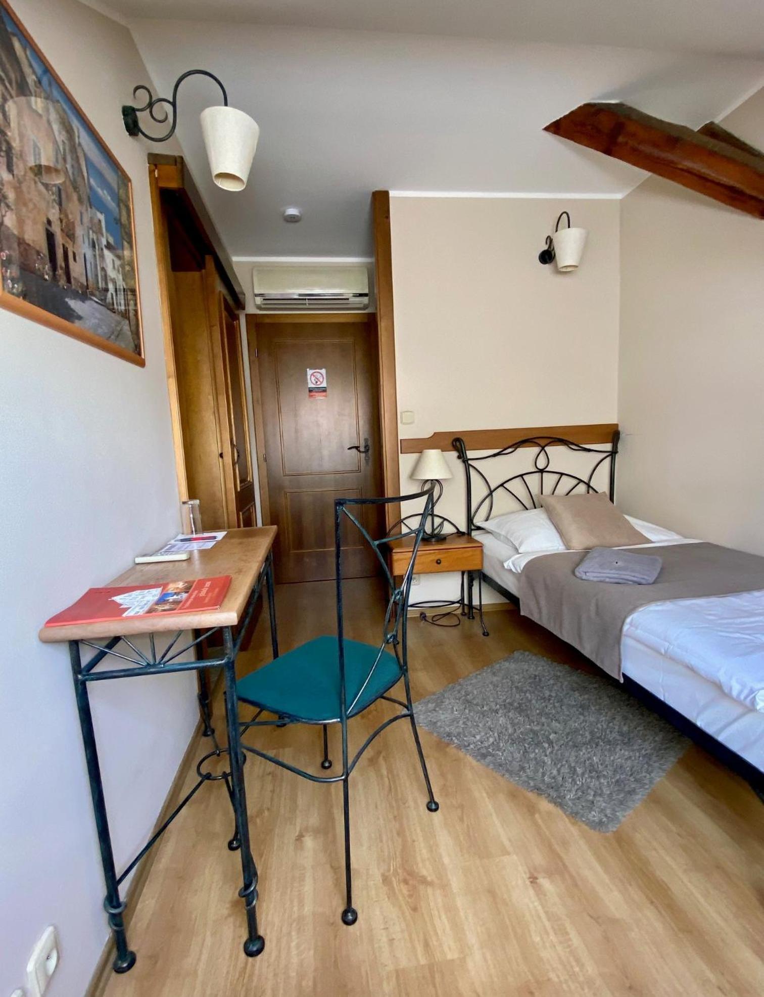 Hotel Via Ironia Vysoké Mýto Bagian luar foto