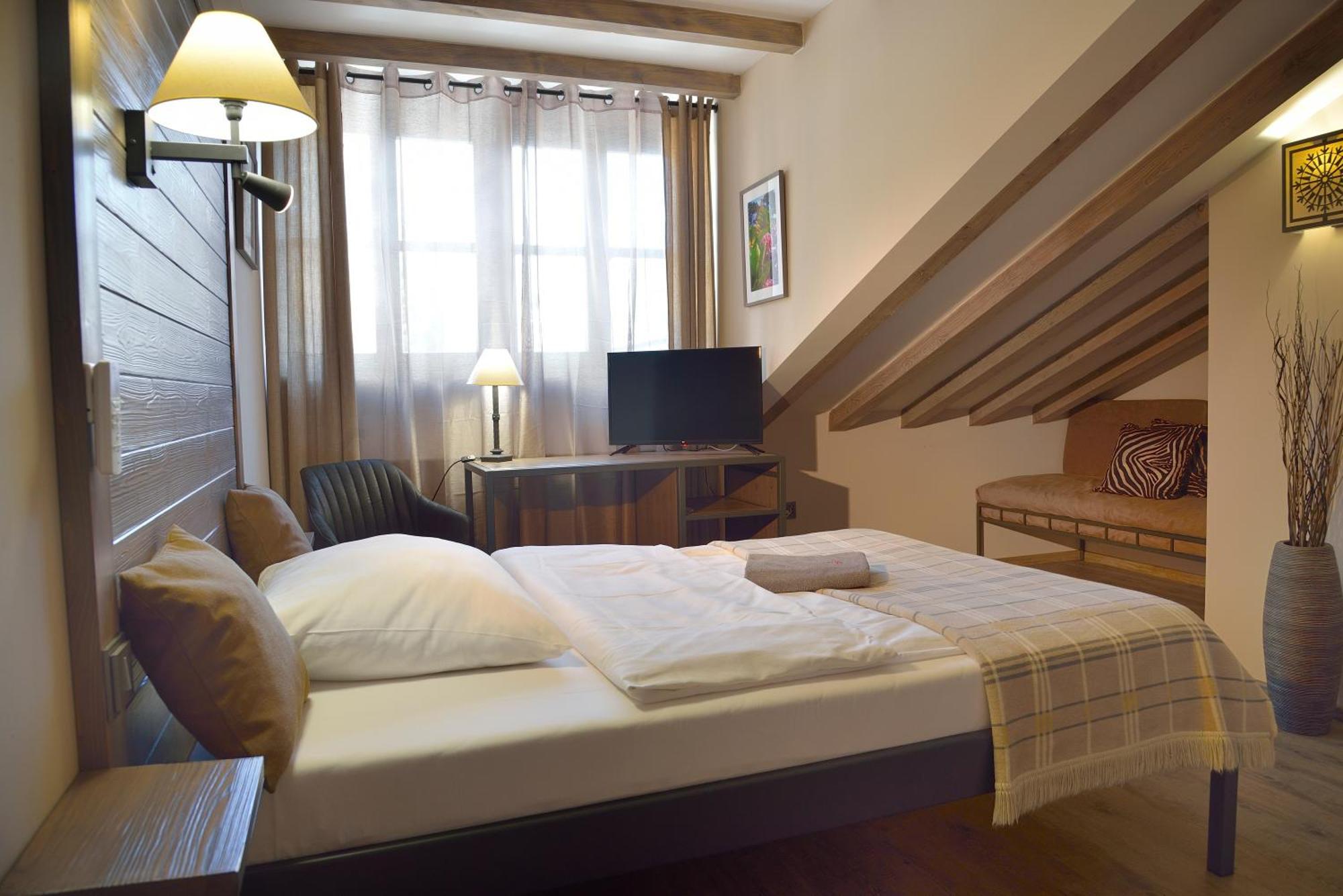 Hotel Via Ironia Vysoké Mýto Bagian luar foto