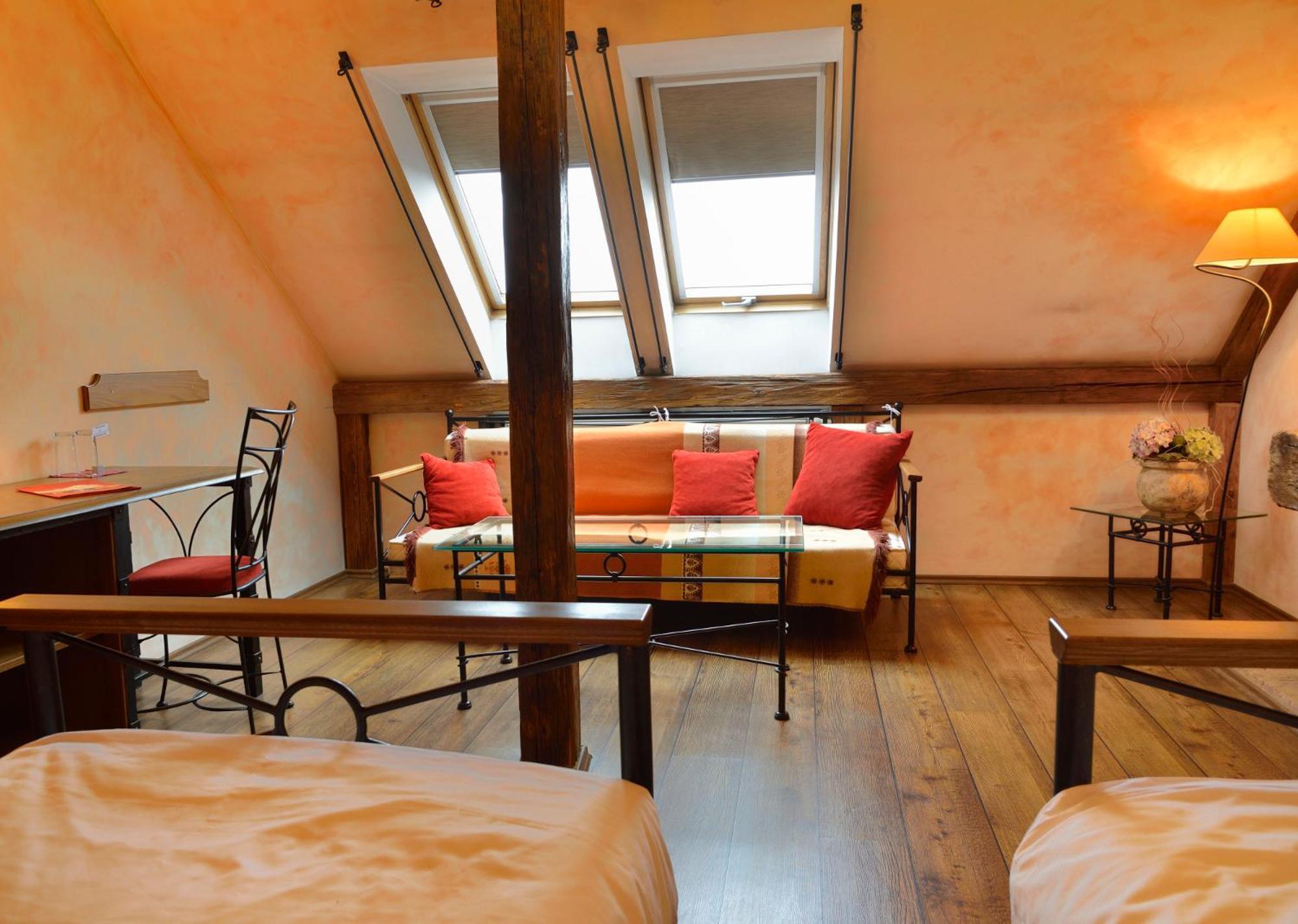 Hotel Via Ironia Vysoké Mýto Bagian luar foto