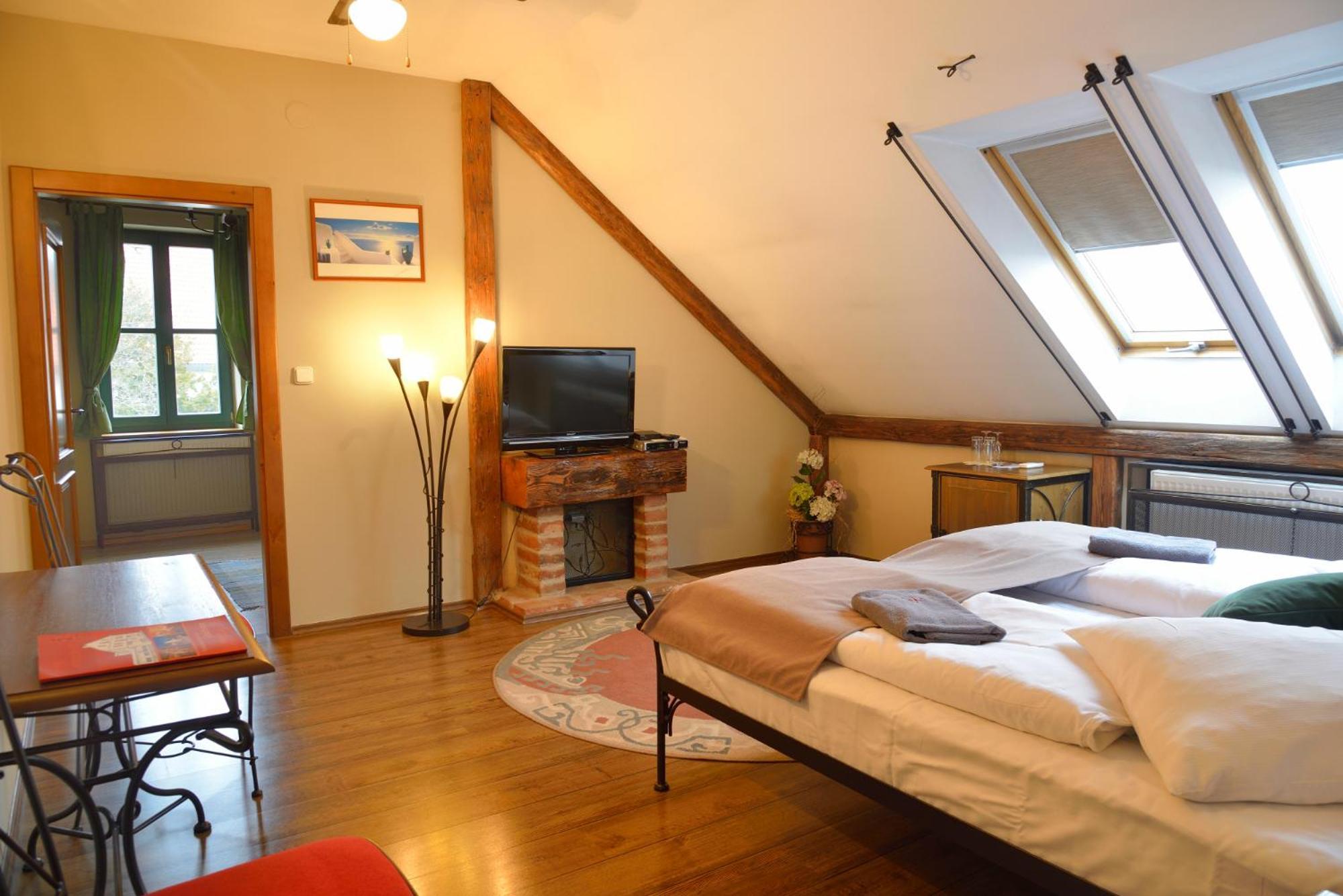 Hotel Via Ironia Vysoké Mýto Bagian luar foto