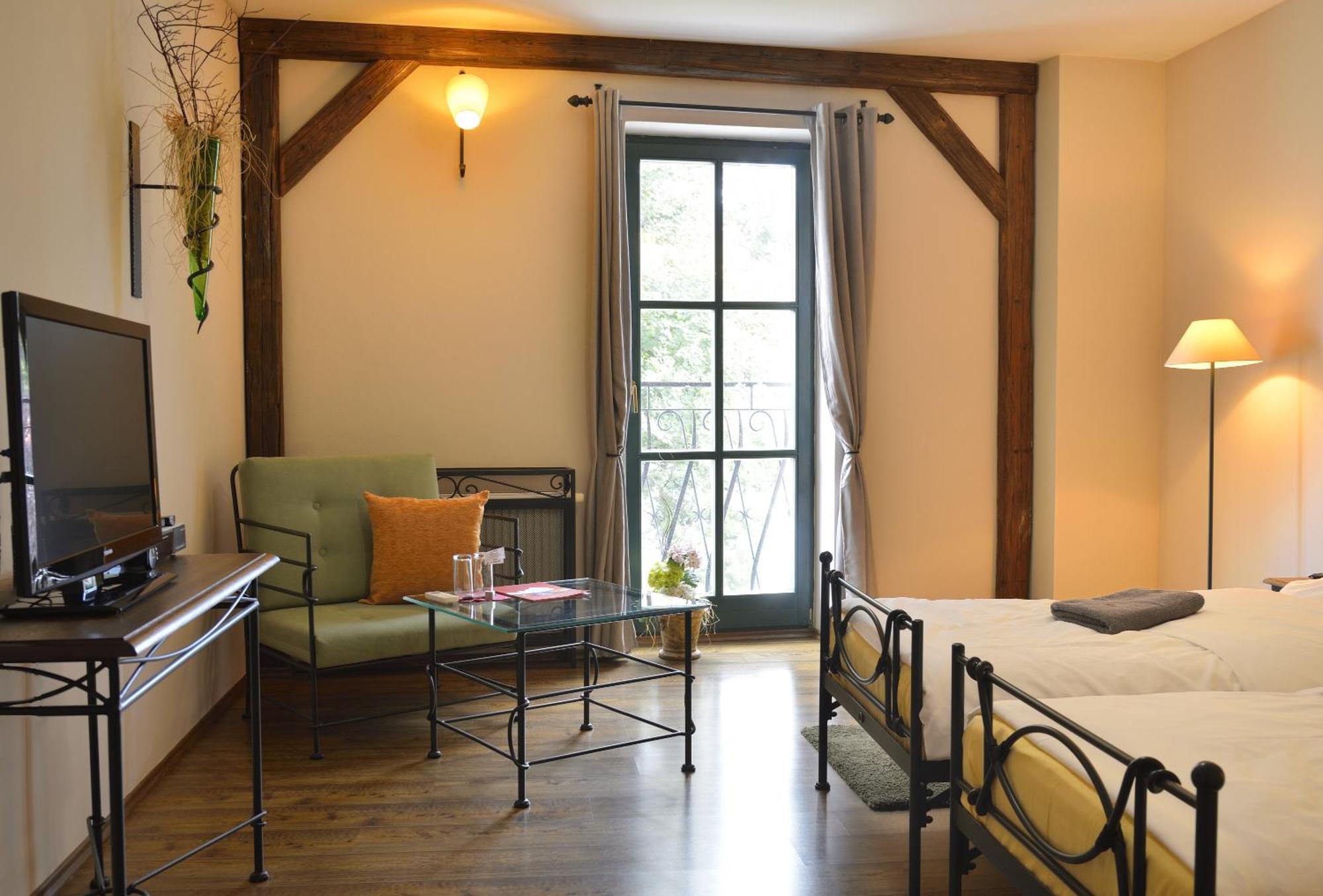 Hotel Via Ironia Vysoké Mýto Bagian luar foto