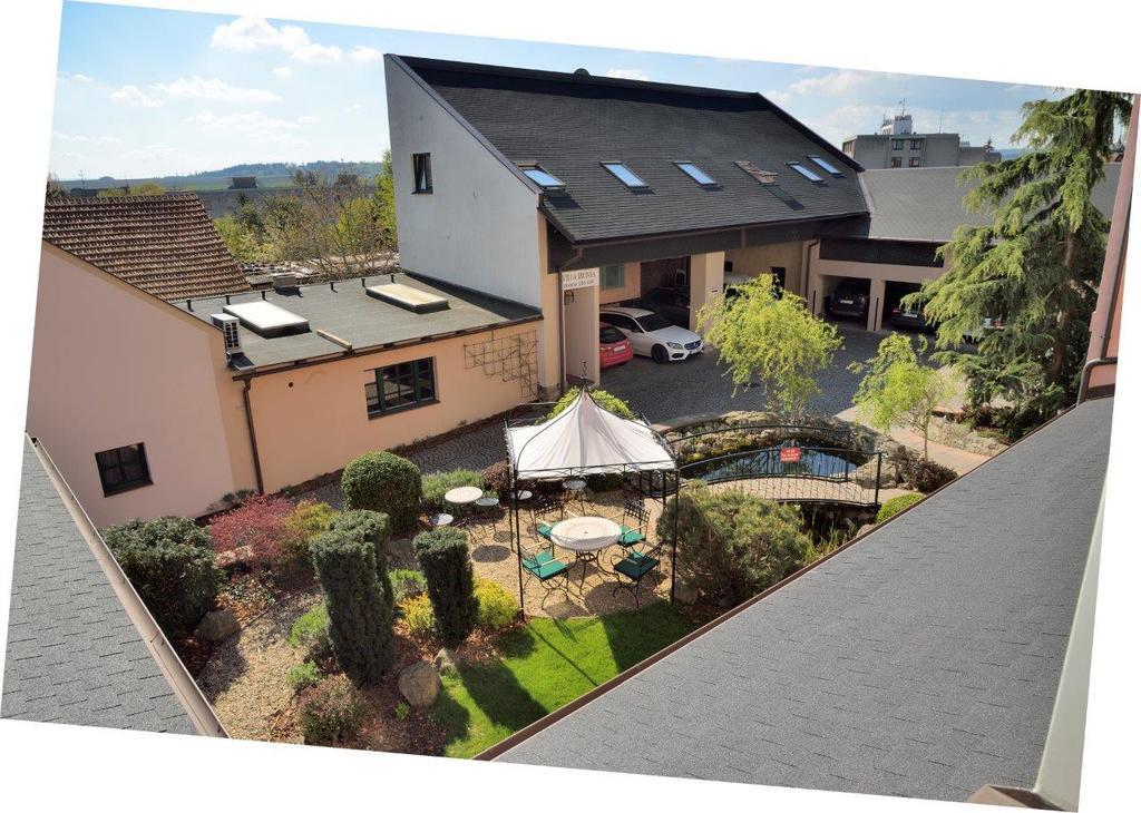 Hotel Via Ironia Vysoké Mýto Bagian luar foto