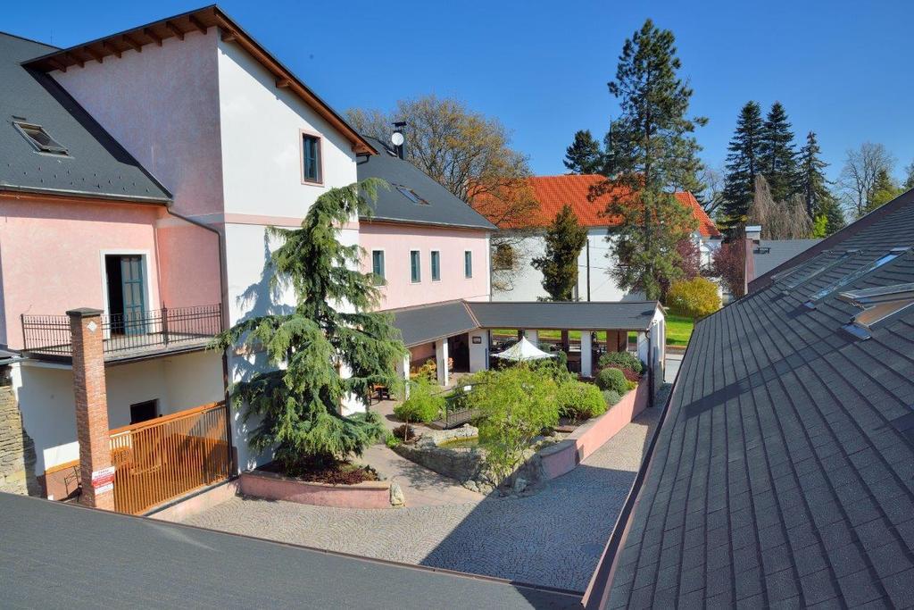Hotel Via Ironia Vysoké Mýto Bagian luar foto