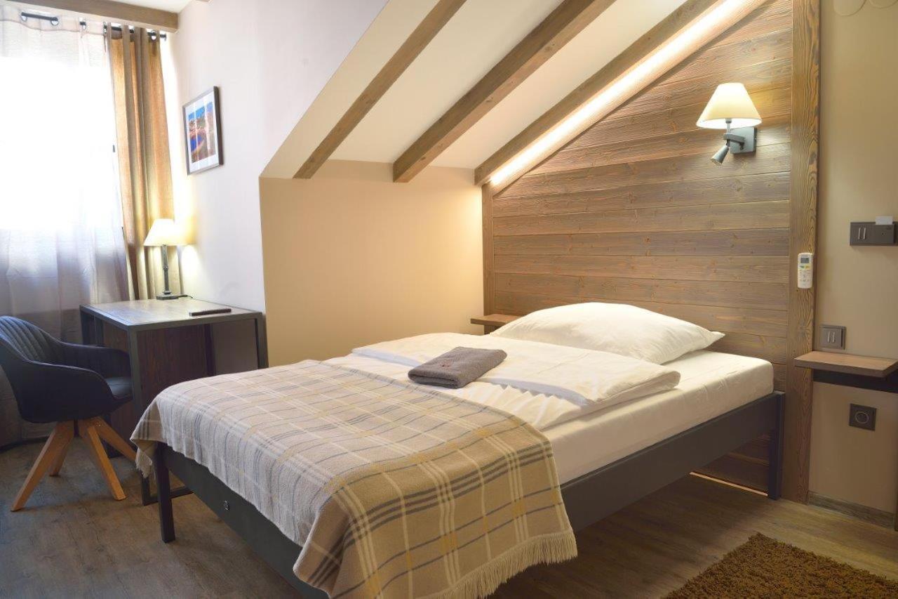 Hotel Via Ironia Vysoké Mýto Bagian luar foto